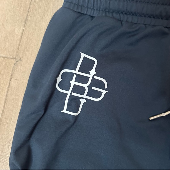 Vuori Men's Sunday Performance Jogger in the color Ink Heather or Navy Blue - Picture 10 of 13